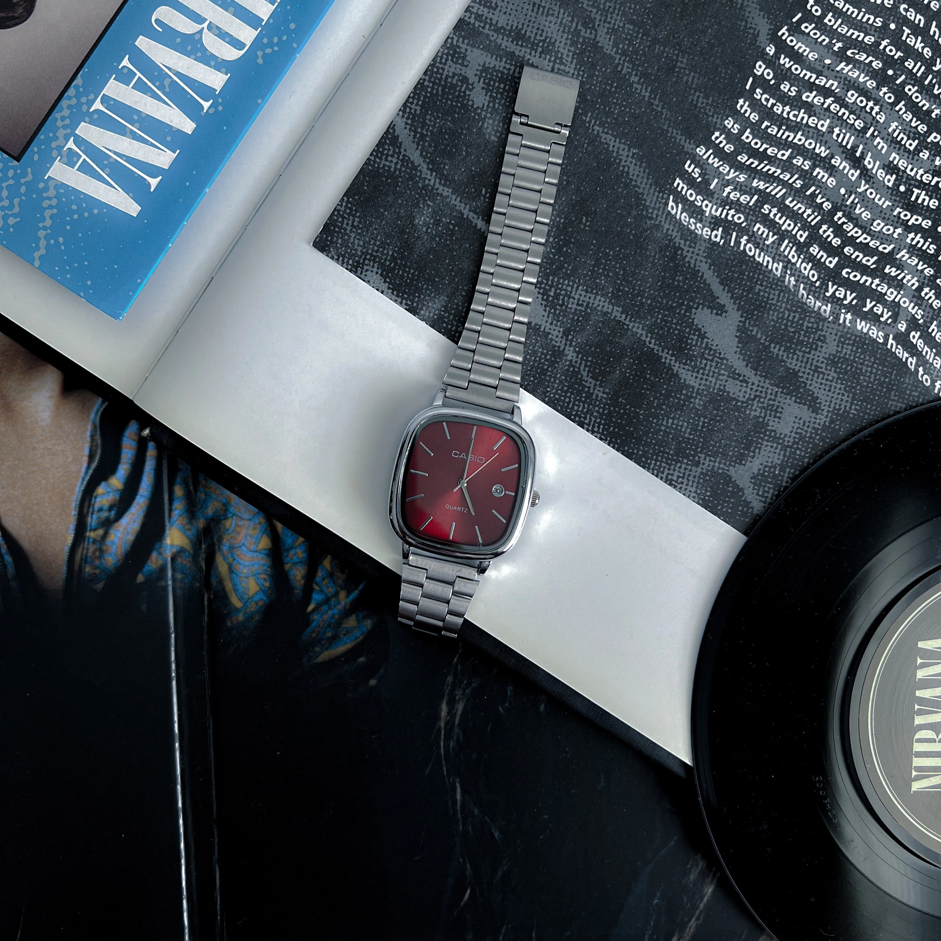 ساعت کاسیو اولد مانی زرشکی